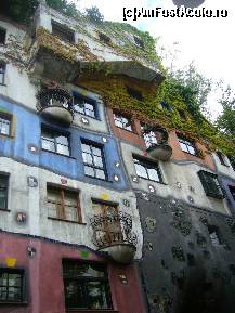 [P17] Hundertwasserhaus din Viena, detaliu fatada laterala » foto by magdalena
 - 
<span class="allrVoted glyphicon glyphicon-heart hidden" id="av117344"></span>
<a class="m-l-10 hidden" id="sv117344" onclick="voting_Foto_DelVot(,117344,15241)" role="button">șterge vot <span class="glyphicon glyphicon-remove"></span></a>
<a id="v9117344" class=" c-red"  onclick="voting_Foto_SetVot(117344)" role="button"><span class="glyphicon glyphicon-heart-empty"></span> <b>LIKE</b> = Votează poza</a> <img class="hidden"  id="f117344W9" src="/imagini/loader.gif" border="0" /><span class="AjErrMes hidden" id="e117344ErM"></span>