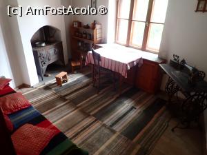 [P31] Velingrad, prin oraș. Muzeul de istorie - se pare că asta era o odaie din casa Velei » foto by Dragoș_MD
 - 
<span class="allrVoted glyphicon glyphicon-heart hidden" id="av1466815"></span>
<a class="m-l-10 hidden" id="sv1466815" onclick="voting_Foto_DelVot(,1466815,15301)" role="button">șterge vot <span class="glyphicon glyphicon-remove"></span></a>
<a id="v91466815" class=" c-red"  onclick="voting_Foto_SetVot(1466815)" role="button"><span class="glyphicon glyphicon-heart-empty"></span> <b>LIKE</b> = Votează poza</a> <img class="hidden"  id="f1466815W9" src="/imagini/loader.gif" border="0" /><span class="AjErrMes hidden" id="e1466815ErM"></span>