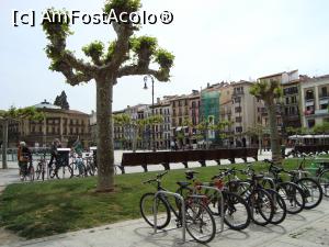P02 [MAY-2018] Plaza del Castillio -salonul orasului Pamplona, aici e și Hotelul Perla, unde dormea Hemingway. 