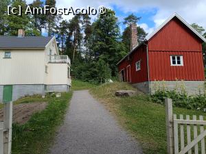 [P33] Oslo, Norsk Folkemuseum, Zona Finnmark, Casa din Olderfjord 1951 cea albă și Staul de vaci din Indre Billefjord, 1940, cea roșie » foto by mprofeanu
 - 
<span class="allrVoted glyphicon glyphicon-heart hidden" id="av1517142"></span>
<a class="m-l-10 hidden" id="sv1517142" onclick="voting_Foto_DelVot(,1517142,15474)" role="button">șterge vot <span class="glyphicon glyphicon-remove"></span></a>
<a id="v91517142" class=" c-red"  onclick="voting_Foto_SetVot(1517142)" role="button"><span class="glyphicon glyphicon-heart-empty"></span> <b>LIKE</b> = Votează poza</a> <img class="hidden"  id="f1517142W9" src="/imagini/loader.gif" border="0" /><span class="AjErrMes hidden" id="e1517142ErM"></span>