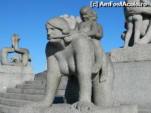 P20 [AUG-2012] Jocul mamei cu copiii ei, intrupati in granit, la parcul Vigeland