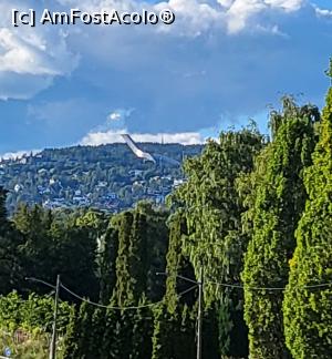 [P01] In Holmenkollen se afla cea mai mare atractie, trambulina pentru sarituri cu schiurile, <strong>vizibila din anumite zone ale orasului Oslo,</strong> care apare ca un gigant metalic. » foto by geani anto
 - 
<span class="allrVoted glyphicon glyphicon-heart hidden" id="av1349027"></span>
<a class="m-l-10 hidden" id="sv1349027" onclick="voting_Foto_DelVot(,1349027,15474)" role="button">șterge vot <span class="glyphicon glyphicon-remove"></span></a>
<a id="v91349027" class=" c-red"  onclick="voting_Foto_SetVot(1349027)" role="button"><span class="glyphicon glyphicon-heart-empty"></span> <b>LIKE</b> = Votează poza</a> <img class="hidden"  id="f1349027W9" src="/imagini/loader.gif" border="0" /><span class="AjErrMes hidden" id="e1349027ErM"></span>