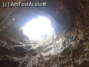 [P05] Prima cameră, Mormântul din cadrul complexului Castellana Grotte și fereastra din tavan care face legătura cu exteriorul » foto by Aurici
 - 
<span class="allrVoted glyphicon glyphicon-heart hidden" id="av743933"></span>
<a class="m-l-10 hidden" id="sv743933" onclick="voting_Foto_DelVot(,743933,15648)" role="button">șterge vot <span class="glyphicon glyphicon-remove"></span></a>
<a id="v9743933" class=" c-red"  onclick="voting_Foto_SetVot(743933)" role="button"><span class="glyphicon glyphicon-heart-empty"></span> <b>LIKE</b> = Votează poza</a> <img class="hidden"  id="f743933W9" src="/imagini/loader.gif" border="0" /><span class="AjErrMes hidden" id="e743933ErM"></span>