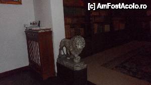 [P25] unul dintre cei 2 lei de marmura amplasati intre living si biblioteca, simbol al puterii in mitologie » foto by amero
 - 
<span class="allrVoted glyphicon glyphicon-heart hidden" id="av420958"></span>
<a class="m-l-10 hidden" id="sv420958" onclick="voting_Foto_DelVot(,420958,15684)" role="button">șterge vot <span class="glyphicon glyphicon-remove"></span></a>
<a id="v9420958" class=" c-red"  onclick="voting_Foto_SetVot(420958)" role="button"><span class="glyphicon glyphicon-heart-empty"></span> <b>LIKE</b> = Votează poza</a> <img class="hidden"  id="f420958W9" src="/imagini/loader.gif" border="0" /><span class="AjErrMes hidden" id="e420958ErM"></span>