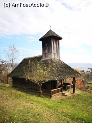 [P10] Muzeul Satului Vâlcean » foto by crismis
 - 
<span class="allrVoted glyphicon glyphicon-heart hidden" id="av1277477"></span>
<a class="m-l-10 hidden" id="sv1277477" onclick="voting_Foto_DelVot(,1277477,15713)" role="button">șterge vot <span class="glyphicon glyphicon-remove"></span></a>
<a id="v91277477" class=" c-red"  onclick="voting_Foto_SetVot(1277477)" role="button"><span class="glyphicon glyphicon-heart-empty"></span> <b>LIKE</b> = Votează poza</a> <img class="hidden"  id="f1277477W9" src="/imagini/loader.gif" border="0" /><span class="AjErrMes hidden" id="e1277477ErM"></span>