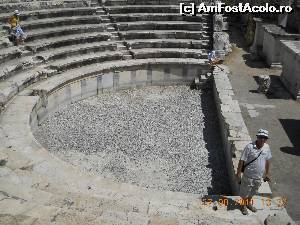 [P11] Turcia Aphrodisia - Bouleuterionul sau locul unde se adunau alesii neamului pentru a a pune la cale viata curenta si viitoare a orasului; avea acoperis din lemn. Aici, din cand in cand, elita orasului putea admira cateva reprezentatii teatrale. Avea 1700 de locuri.  » foto by florinbad
 - 
<span class="allrVoted glyphicon glyphicon-heart hidden" id="av562462"></span>
<a class="m-l-10 hidden" id="sv562462" onclick="voting_Foto_DelVot(,562462,16202)" role="button">șterge vot <span class="glyphicon glyphicon-remove"></span></a>
<a id="v9562462" class=" c-red"  onclick="voting_Foto_SetVot(562462)" role="button"><span class="glyphicon glyphicon-heart-empty"></span> <b>LIKE</b> = Votează poza</a> <img class="hidden"  id="f562462W9" src="/imagini/loader.gif" border="0" /><span class="AjErrMes hidden" id="e562462ErM"></span>