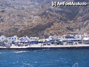 [P01] Portul din Santorini in care am debarcat » foto by corinka
 - 
<span class="allrVoted glyphicon glyphicon-heart hidden" id="av456935"></span>
<a class="m-l-10 hidden" id="sv456935" onclick="voting_Foto_DelVot(,456935,16213)" role="button">șterge vot <span class="glyphicon glyphicon-remove"></span></a>
<a id="v9456935" class=" c-red"  onclick="voting_Foto_SetVot(456935)" role="button"><span class="glyphicon glyphicon-heart-empty"></span> <b>LIKE</b> = Votează poza</a> <img class="hidden"  id="f456935W9" src="/imagini/loader.gif" border="0" /><span class="AjErrMes hidden" id="e456935ErM"></span>