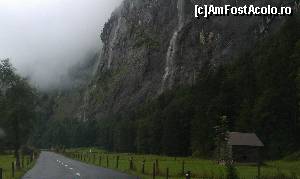 [P21] Imagine cu șoseaua ce duce în satul turistic Murren. Valea Lauterbrunnen, Alpii Bernezi, Elveția.  » foto by traian.leuca †
 - 
<span class="allrVoted glyphicon glyphicon-heart hidden" id="av592493"></span>
<a class="m-l-10 hidden" id="sv592493" onclick="voting_Foto_DelVot(,592493,16501)" role="button">șterge vot <span class="glyphicon glyphicon-remove"></span></a>
<a id="v9592493" class=" c-red"  onclick="voting_Foto_SetVot(592493)" role="button"><span class="glyphicon glyphicon-heart-empty"></span> <b>LIKE</b> = Votează poza</a> <img class="hidden"  id="f592493W9" src="/imagini/loader.gif" border="0" /><span class="AjErrMes hidden" id="e592493ErM"></span>