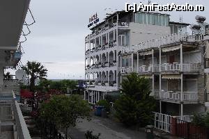 [P06] vedere din balcon. cladirea mare este Olympic Beach » foto by aricel
 - 
<span class="allrVoted glyphicon glyphicon-heart hidden" id="av516284"></span>
<a class="m-l-10 hidden" id="sv516284" onclick="voting_Foto_DelVot(,516284,16596)" role="button">șterge vot <span class="glyphicon glyphicon-remove"></span></a>
<a id="v9516284" class=" c-red"  onclick="voting_Foto_SetVot(516284)" role="button"><span class="glyphicon glyphicon-heart-empty"></span> <b>LIKE</b> = Votează poza</a> <img class="hidden"  id="f516284W9" src="/imagini/loader.gif" border="0" /><span class="AjErrMes hidden" id="e516284ErM"></span>