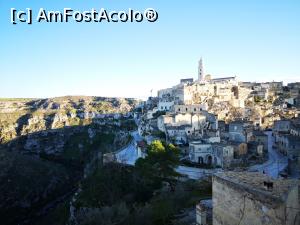 [P35] Sassi di Matera; în stânga, dealul cu grote » foto by crismis
 - 
<span class="allrVoted glyphicon glyphicon-heart hidden" id="av1278952"></span>
<a class="m-l-10 hidden" id="sv1278952" onclick="voting_Foto_DelVot(,1278952,16616)" role="button">șterge vot <span class="glyphicon glyphicon-remove"></span></a>
<a id="v91278952" class=" c-red"  onclick="voting_Foto_SetVot(1278952)" role="button"><span class="glyphicon glyphicon-heart-empty"></span> <b>LIKE</b> = Votează poza</a> <img class="hidden"  id="f1278952W9" src="/imagini/loader.gif" border="0" /><span class="AjErrMes hidden" id="e1278952ErM"></span>