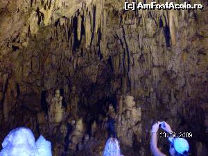 [P23] Stalactite si stalagmite din Pestera Drogarati » foto by irinad
 - 
<span class="allrVoted glyphicon glyphicon-heart hidden" id="av603256"></span>
<a class="m-l-10 hidden" id="sv603256" onclick="voting_Foto_DelVot(,603256,16617)" role="button">șterge vot <span class="glyphicon glyphicon-remove"></span></a>
<a id="v9603256" class=" c-red"  onclick="voting_Foto_SetVot(603256)" role="button"><span class="glyphicon glyphicon-heart-empty"></span> <b>LIKE</b> = Votează poza</a> <img class="hidden"  id="f603256W9" src="/imagini/loader.gif" border="0" /><span class="AjErrMes hidden" id="e603256ErM"></span>