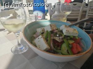 [P19] Taverna Thalami, Oia - salată grecească » foto by crismis
 - 
<span class="allrVoted glyphicon glyphicon-heart hidden" id="av1041262"></span>
<a class="m-l-10 hidden" id="sv1041262" onclick="voting_Foto_DelVot(,1041262,16774)" role="button">șterge vot <span class="glyphicon glyphicon-remove"></span></a>
<a id="v91041262" class=" c-red"  onclick="voting_Foto_SetVot(1041262)" role="button"><span class="glyphicon glyphicon-heart-empty"></span> <b>LIKE</b> = Votează poza</a> <img class="hidden"  id="f1041262W9" src="/imagini/loader.gif" border="0" /><span class="AjErrMes hidden" id="e1041262ErM"></span>