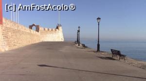 [P66] Akti Kountouriouti. La pas pe lângă zidul Fortăreței Firka. Din turnul unde este arborat drapelul grec se pot surprinde panorame superbe cu Old Marina Harbour. » foto by ovidiuyepi
 - 
<span class="allrVoted glyphicon glyphicon-heart hidden" id="av1446704"></span>
<a class="m-l-10 hidden" id="sv1446704" onclick="voting_Foto_DelVot(,1446704,16947)" role="button">șterge vot <span class="glyphicon glyphicon-remove"></span></a>
<a id="v91446704" class=" c-red"  onclick="voting_Foto_SetVot(1446704)" role="button"><span class="glyphicon glyphicon-heart-empty"></span> <b>LIKE</b> = Votează poza</a> <img class="hidden"  id="f1446704W9" src="/imagini/loader.gif" border="0" /><span class="AjErrMes hidden" id="e1446704ErM"></span>