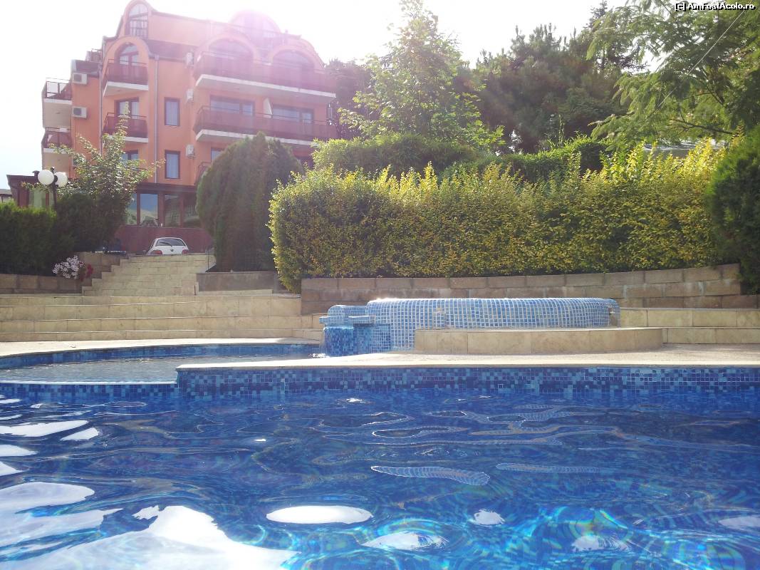 [P01] Hotelul vazut de pe sezlongul de langa piscina (lenea)  » foto by Antonya
 - 
<span class="allrVoted glyphicon glyphicon-heart hidden" id="av536188"></span>
<a class="m-l-10 hidden" id="sv536188" onclick="voting_Foto_DelVot(,536188,16999)" role="button">șterge vot <span class="glyphicon glyphicon-remove"></span></a>
<a id="v9536188" class=" c-red"  onclick="voting_Foto_SetVot(536188)" role="button"><span class="glyphicon glyphicon-heart-empty"></span> <b>LIKE</b> = Votează poza</a> <img class="hidden"  id="f536188W9" src="/imagini/loader.gif" border="0" /><span class="AjErrMes hidden" id="e536188ErM"></span>