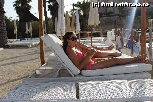 [P23] Hola Beach la vreme de seara, hotelul se vede in plan indepartat, iar persoana din poza este Ioana, fetita mea.  » foto by icata24
 - 
<span class="allrVoted glyphicon glyphicon-heart hidden" id="av539382"></span>
<a class="m-l-10 hidden" id="sv539382" onclick="voting_Foto_DelVot(,539382,17058)" role="button">șterge vot <span class="glyphicon glyphicon-remove"></span></a>
<a id="v9539382" class=" c-red"  onclick="voting_Foto_SetVot(539382)" role="button"><span class="glyphicon glyphicon-heart-empty"></span> <b>LIKE</b> = Votează poza</a> <img class="hidden"  id="f539382W9" src="/imagini/loader.gif" border="0" /><span class="AjErrMes hidden" id="e539382ErM"></span>