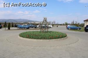 [P05] Lancrăm, Sebeș, Allegria Hotel, Parcarea mare și bine întreținută, rondul de lalele era încă neînflorit » foto by mprofeanu
 - 
<span class="allrVoted glyphicon glyphicon-heart hidden" id="av1065911"></span>
<a class="m-l-10 hidden" id="sv1065911" onclick="voting_Foto_DelVot(,1065911,17310)" role="button">șterge vot <span class="glyphicon glyphicon-remove"></span></a>
<a id="v91065911" class=" c-red"  onclick="voting_Foto_SetVot(1065911)" role="button"><span class="glyphicon glyphicon-heart-empty"></span> <b>LIKE</b> = Votează poza</a> <img class="hidden"  id="f1065911W9" src="/imagini/loader.gif" border="0" /><span class="AjErrMes hidden" id="e1065911ErM"></span>
