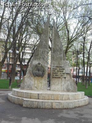 [P16] Huși - Parcul Rodina, Monumentul înălțat “În memoria G-ral maior Ion Patraș căzut la datorie în Revoluția Română- 1989”. » foto by iulianic
 - 
<span class="allrVoted glyphicon glyphicon-heart hidden" id="av1361249"></span>
<a class="m-l-10 hidden" id="sv1361249" onclick="voting_Foto_DelVot(,1361249,17315)" role="button">șterge vot <span class="glyphicon glyphicon-remove"></span></a>
<a id="v91361249" class=" c-red"  onclick="voting_Foto_SetVot(1361249)" role="button"><span class="glyphicon glyphicon-heart-empty"></span> <b>LIKE</b> = Votează poza</a> <img class="hidden"  id="f1361249W9" src="/imagini/loader.gif" border="0" /><span class="AjErrMes hidden" id="e1361249ErM"></span>