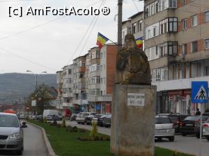 [P04] Huși - Monumentul „Dimitrie Cantemir” realizat din piatră albă de sculptorul Iftimie Bârleanu. » foto by iulianic
 - 
<span class="allrVoted glyphicon glyphicon-heart hidden" id="av1361237"></span>
<a class="m-l-10 hidden" id="sv1361237" onclick="voting_Foto_DelVot(,1361237,17315)" role="button">șterge vot <span class="glyphicon glyphicon-remove"></span></a>
<a id="v91361237" class=" c-red"  onclick="voting_Foto_SetVot(1361237)" role="button"><span class="glyphicon glyphicon-heart-empty"></span> <b>LIKE</b> = Votează poza</a> <img class="hidden"  id="f1361237W9" src="/imagini/loader.gif" border="0" /><span class="AjErrMes hidden" id="e1361237ErM"></span>