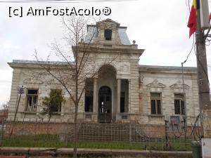 [P06] Huși - Casa Adam Mitache, fost Muzeu orășenesc, astăzi în ruină. » foto by iulianic
 - 
<span class="allrVoted glyphicon glyphicon-heart hidden" id="av1361239"></span>
<a class="m-l-10 hidden" id="sv1361239" onclick="voting_Foto_DelVot(,1361239,17315)" role="button">șterge vot <span class="glyphicon glyphicon-remove"></span></a>
<a id="v91361239" class=" c-red"  onclick="voting_Foto_SetVot(1361239)" role="button"><span class="glyphicon glyphicon-heart-empty"></span> <b>LIKE</b> = Votează poza</a> <img class="hidden"  id="f1361239W9" src="/imagini/loader.gif" border="0" /><span class="AjErrMes hidden" id="e1361239ErM"></span>