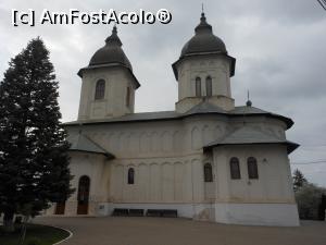 [P01] Huși - Catedrala Episcopală, Biserica "Sfinții Apostoli Petru și Pavel". » foto by iulianic
 - 
<span class="allrVoted glyphicon glyphicon-heart hidden" id="av1361654"></span>
<a class="m-l-10 hidden" id="sv1361654" onclick="voting_Foto_DelVot(,1361654,17315)" role="button">șterge vot <span class="glyphicon glyphicon-remove"></span></a>
<a id="v91361654" class=" c-red"  onclick="voting_Foto_SetVot(1361654)" role="button"><span class="glyphicon glyphicon-heart-empty"></span> <b>LIKE</b> = Votează poza</a> <img class="hidden"  id="f1361654W9" src="/imagini/loader.gif" border="0" /><span class="AjErrMes hidden" id="e1361654ErM"></span>