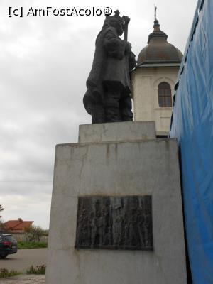 [P18] Huși - Catedrala Episcopală, statuia lui Ștefan cel Mare mascată de altarul de vară. » foto by iulianic
 - 
<span class="allrVoted glyphicon glyphicon-heart hidden" id="av1361671"></span>
<a class="m-l-10 hidden" id="sv1361671" onclick="voting_Foto_DelVot(,1361671,17315)" role="button">șterge vot <span class="glyphicon glyphicon-remove"></span></a>
<a id="v91361671" class=" c-red"  onclick="voting_Foto_SetVot(1361671)" role="button"><span class="glyphicon glyphicon-heart-empty"></span> <b>LIKE</b> = Votează poza</a> <img class="hidden"  id="f1361671W9" src="/imagini/loader.gif" border="0" /><span class="AjErrMes hidden" id="e1361671ErM"></span>