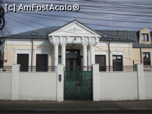 [P25] Am ajuns pe strada Independenței, în dreptul locuinței unde a locuit între 1904 și 1906 scriitoarea Hortensia Papadat-Bengescu. Și acest imobil este declarat ”monument istoric”.  » foto by Floryn81
 - 
<span class="allrVoted glyphicon glyphicon-heart hidden" id="av820103"></span>
<a class="m-l-10 hidden" id="sv820103" onclick="voting_Foto_DelVot(,820103,17366)" role="button">șterge vot <span class="glyphicon glyphicon-remove"></span></a>
<a id="v9820103" class=" c-red"  onclick="voting_Foto_SetVot(820103)" role="button"><span class="glyphicon glyphicon-heart-empty"></span> <b>LIKE</b> = Votează poza</a> <img class="hidden"  id="f820103W9" src="/imagini/loader.gif" border="0" /><span class="AjErrMes hidden" id="e820103ErM"></span>