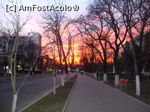 [P01] La plimbare prin municipiul Buzău într-o seară frumoasă de decembrie. Ne aflăm pe bulevardul Nicolae Bălcescu, nu departe de intrarea în parcul Crâng.  » foto by Floryn81
 - 
<span class="allrVoted glyphicon glyphicon-heart hidden" id="av820583"></span>
<a class="m-l-10 hidden" id="sv820583" onclick="voting_Foto_DelVot(,820583,17366)" role="button">șterge vot <span class="glyphicon glyphicon-remove"></span></a>
<a id="v9820583" class=" c-red"  onclick="voting_Foto_SetVot(820583)" role="button"><span class="glyphicon glyphicon-heart-empty"></span> <b>LIKE</b> = Votează poza</a> <img class="hidden"  id="f820583W9" src="/imagini/loader.gif" border="0" /><span class="AjErrMes hidden" id="e820583ErM"></span>