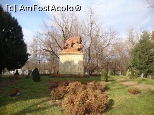 [P08] Statuia ”Leu și porc sălbatic” din parcul Crâng.  » foto by Floryn81
 - 
<span class="allrVoted glyphicon glyphicon-heart hidden" id="av820590"></span>
<a class="m-l-10 hidden" id="sv820590" onclick="voting_Foto_DelVot(,820590,17366)" role="button">șterge vot <span class="glyphicon glyphicon-remove"></span></a>
<a id="v9820590" class=" c-red"  onclick="voting_Foto_SetVot(820590)" role="button"><span class="glyphicon glyphicon-heart-empty"></span> <b>LIKE</b> = Votează poza</a> <img class="hidden"  id="f820590W9" src="/imagini/loader.gif" border="0" /><span class="AjErrMes hidden" id="e820590ErM"></span>