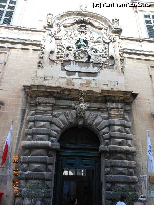 [P20] Valletta - Auberge d’Italie, bustul Marelui Maestru Gregorio Carafa pe faţadă.  » foto by iulianic
 - 
<span class="allrVoted glyphicon glyphicon-heart hidden" id="av580095"></span>
<a class="m-l-10 hidden" id="sv580095" onclick="voting_Foto_DelVot(,580095,17454)" role="button">șterge vot <span class="glyphicon glyphicon-remove"></span></a>
<a id="v9580095" class=" c-red"  onclick="voting_Foto_SetVot(580095)" role="button"><span class="glyphicon glyphicon-heart-empty"></span> <b>LIKE</b> = Votează poza</a> <img class="hidden"  id="f580095W9" src="/imagini/loader.gif" border="0" /><span class="AjErrMes hidden" id="e580095ErM"></span>