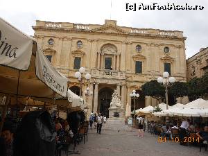 [P34] Valletta - Biblioteca Naţională şi statuia Reginei Victoria.  » foto by iulianic
 - 
<span class="allrVoted glyphicon glyphicon-heart hidden" id="av580109"></span>
<a class="m-l-10 hidden" id="sv580109" onclick="voting_Foto_DelVot(,580109,17454)" role="button">șterge vot <span class="glyphicon glyphicon-remove"></span></a>
<a id="v9580109" class=" c-red"  onclick="voting_Foto_SetVot(580109)" role="button"><span class="glyphicon glyphicon-heart-empty"></span> <b>LIKE</b> = Votează poza</a> <img class="hidden"  id="f580109W9" src="/imagini/loader.gif" border="0" /><span class="AjErrMes hidden" id="e580109ErM"></span>