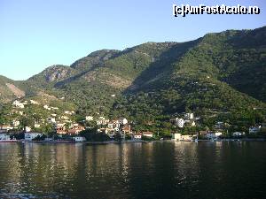 [P24] Satul Kamenari văzut din Lepetane, lângă Tivat, locul pe unde se traversează Golful Kotor spre Herceg Novi » foto by costy69*
 - 
<span class="allrVoted glyphicon glyphicon-heart hidden" id="av596298"></span>
<a class="m-l-10 hidden" id="sv596298" onclick="voting_Foto_DelVot(,596298,17701)" role="button">șterge vot <span class="glyphicon glyphicon-remove"></span></a>
<a id="v9596298" class=" c-red"  onclick="voting_Foto_SetVot(596298)" role="button"><span class="glyphicon glyphicon-heart-empty"></span> <b>LIKE</b> = Votează poza</a> <img class="hidden"  id="f596298W9" src="/imagini/loader.gif" border="0" /><span class="AjErrMes hidden" id="e596298ErM"></span>