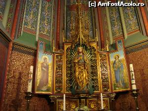 [P17] Altar din biserica Willibrord... deasupra e o statuie a sfantului ce tine in mana o macheta a orasului Utrecht » foto by mireille
 - 
<span class="allrVoted glyphicon glyphicon-heart hidden" id="av575390"></span>
<a class="m-l-10 hidden" id="sv575390" onclick="voting_Foto_DelVot(,575390,17711)" role="button">șterge vot <span class="glyphicon glyphicon-remove"></span></a>
<a id="v9575390" class=" c-red"  onclick="voting_Foto_SetVot(575390)" role="button"><span class="glyphicon glyphicon-heart-empty"></span> <b>LIKE</b> = Votează poza</a> <img class="hidden"  id="f575390W9" src="/imagini/loader.gif" border="0" /><span class="AjErrMes hidden" id="e575390ErM"></span>