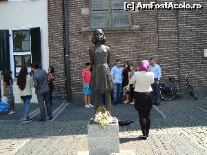 [P31] Statuia delicata a Annei Frank in fata bisericii Janskerk... cununie civila in spatele statuii » foto by mireille
 - 
<span class="allrVoted glyphicon glyphicon-heart hidden" id="av575404"></span>
<a class="m-l-10 hidden" id="sv575404" onclick="voting_Foto_DelVot(,575404,17711)" role="button">șterge vot <span class="glyphicon glyphicon-remove"></span></a>
<a id="v9575404" class=" c-red"  onclick="voting_Foto_SetVot(575404)" role="button"><span class="glyphicon glyphicon-heart-empty"></span> <b>LIKE</b> = Votează poza</a> <img class="hidden"  id="f575404W9" src="/imagini/loader.gif" border="0" /><span class="AjErrMes hidden" id="e575404ErM"></span>