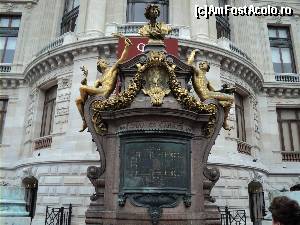 [P20] Vizitare Opera du Paris. Monument dedicat lui Charles Garnier, arhitectul care a construit cladirea operei din Paris care mai este numita de francezi si Palais Garnier - Palatul Garnier. » foto by vega06
 - 
<span class="allrVoted glyphicon glyphicon-heart hidden" id="av577210"></span>
<a class="m-l-10 hidden" id="sv577210" onclick="voting_Foto_DelVot(,577210,17764)" role="button">șterge vot <span class="glyphicon glyphicon-remove"></span></a>
<a id="v9577210" class=" c-red"  onclick="voting_Foto_SetVot(577210)" role="button"><span class="glyphicon glyphicon-heart-empty"></span> <b>LIKE</b> = Votează poza</a> <img class="hidden"  id="f577210W9" src="/imagini/loader.gif" border="0" /><span class="AjErrMes hidden" id="e577210ErM"></span>