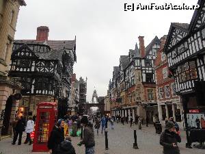 [P09] Chester: pitoreasca zona cwentrala cu case vechi alb-negre. Remarcam si celebra cabina telefonica britanica. In fundal, unul din simbolurile orasului: Eastgate Clock » foto by zuftim
 - 
<span class="allrVoted glyphicon glyphicon-heart hidden" id="av581480"></span>
<a class="m-l-10 hidden" id="sv581480" onclick="voting_Foto_DelVot(,581480,17820)" role="button">șterge vot <span class="glyphicon glyphicon-remove"></span></a>
<a id="v9581480" class=" c-red"  onclick="voting_Foto_SetVot(581480)" role="button"><span class="glyphicon glyphicon-heart-empty"></span> <b>LIKE</b> = Votează poza</a> <img class="hidden"  id="f581480W9" src="/imagini/loader.gif" border="0" /><span class="AjErrMes hidden" id="e581480ErM"></span>