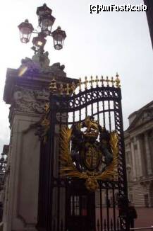 [P09] poza de pe net- Palatul Buckingham -detaliu de pe poarta » foto by luciaoradea <span class="label label-default labelC_thin small">NEVOTABILĂ</span>