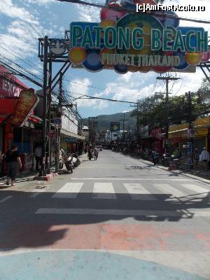 [P14] Patong Beach, intrare prin Bangla Road » foto by mprofeanu
 - 
<span class="allrVoted glyphicon glyphicon-heart hidden" id="av608359"></span>
<a class="m-l-10 hidden" id="sv608359" onclick="voting_Foto_DelVot(,608359,18240)" role="button">șterge vot <span class="glyphicon glyphicon-remove"></span></a>
<a id="v9608359" class=" c-red"  onclick="voting_Foto_SetVot(608359)" role="button"><span class="glyphicon glyphicon-heart-empty"></span> <b>LIKE</b> = Votează poza</a> <img class="hidden"  id="f608359W9" src="/imagini/loader.gif" border="0" /><span class="AjErrMes hidden" id="e608359ErM"></span>