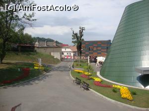 [P55] Vizita noastră la Zoo Brașov se apropia de final. Ne-am îndreptat agale spre ieșire.  » foto by Floryn81
 - 
<span class="allrVoted glyphicon glyphicon-heart hidden" id="av777508"></span>
<a class="m-l-10 hidden" id="sv777508" onclick="voting_Foto_DelVot(,777508,18241)" role="button">șterge vot <span class="glyphicon glyphicon-remove"></span></a>
<a id="v9777508" class=" c-red"  onclick="voting_Foto_SetVot(777508)" role="button"><span class="glyphicon glyphicon-heart-empty"></span> <b>LIKE</b> = Votează poza</a> <img class="hidden"  id="f777508W9" src="/imagini/loader.gif" border="0" /><span class="AjErrMes hidden" id="e777508ErM"></span>