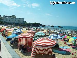 [P05] The Grand Plage Beach sau ”Cote des Fous”. O multime de oameni si de umbrele colorate.  » foto by Mika
 - 
<span class="allrVoted glyphicon glyphicon-heart hidden" id="av611170"></span>
<a class="m-l-10 hidden" id="sv611170" onclick="voting_Foto_DelVot(,611170,18304)" role="button">șterge vot <span class="glyphicon glyphicon-remove"></span></a>
<a id="v9611170" class=" c-red"  onclick="voting_Foto_SetVot(611170)" role="button"><span class="glyphicon glyphicon-heart-empty"></span> <b>LIKE</b> = Votează poza</a> <img class="hidden"  id="f611170W9" src="/imagini/loader.gif" border="0" /><span class="AjErrMes hidden" id="e611170ErM"></span>