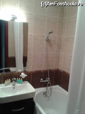 [P10] Baia are cada iar dusul functiona foarte bine » foto by alb1573
 - 
<span class="allrVoted glyphicon glyphicon-heart hidden" id="av640134"></span>
<a class="m-l-10 hidden" id="sv640134" onclick="voting_Foto_DelVot(,640134,18359)" role="button">șterge vot <span class="glyphicon glyphicon-remove"></span></a>
<a id="v9640134" class=" c-red"  onclick="voting_Foto_SetVot(640134)" role="button"><span class="glyphicon glyphicon-heart-empty"></span> <b>LIKE</b> = Votează poza</a> <img class="hidden"  id="f640134W9" src="/imagini/loader.gif" border="0" /><span class="AjErrMes hidden" id="e640134ErM"></span>