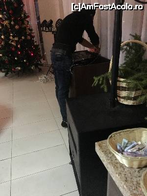 [P11] DJ-ul era baiatul de la bar - unul din ei - » foto by cilie
 - 
<span class="allrVoted glyphicon glyphicon-heart hidden" id="av703800"></span>
<a class="m-l-10 hidden" id="sv703800" onclick="voting_Foto_DelVot(,703800,18359)" role="button">șterge vot <span class="glyphicon glyphicon-remove"></span></a>
<a id="v9703800" class=" c-red"  onclick="voting_Foto_SetVot(703800)" role="button"><span class="glyphicon glyphicon-heart-empty"></span> <b>LIKE</b> = Votează poza</a> <img class="hidden"  id="f703800W9" src="/imagini/loader.gif" border="0" /><span class="AjErrMes hidden" id="e703800ErM"></span>