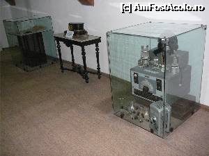 [P41] Obiecte expuse in al doilea hol. Primul este un 'Receptor de comunicatii (produs 1951) din consola radio a bricului Mircea; detecta inclusiv submarine' » foto by Claudiu U.
 - 
<span class="allrVoted glyphicon glyphicon-heart hidden" id="av363910"></span>
<a class="m-l-10 hidden" id="sv363910" onclick="voting_Foto_DelVot(,363910,18445)" role="button">șterge vot <span class="glyphicon glyphicon-remove"></span></a>
<a id="v9363910" class=" c-red"  onclick="voting_Foto_SetVot(363910)" role="button"><span class="glyphicon glyphicon-heart-empty"></span> <b>LIKE</b> = Votează poza</a> <img class="hidden"  id="f363910W9" src="/imagini/loader.gif" border="0" /><span class="AjErrMes hidden" id="e363910ErM"></span>