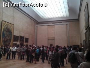 [P26] Sala Gioconda-Veronese, văzută de la intrare. Tabloul Gioconda și mulțimea din fața lui se află în față, în plan depărtat. În stânga fotografului se afla tabloul de mari dimensiuni Nunta din Cana, de Veronese.  » foto by diacrys*
 - 
<span class="allrVoted glyphicon glyphicon-heart hidden" id="av739188"></span>
<a class="m-l-10 hidden" id="sv739188" onclick="voting_Foto_DelVot(,739188,18451)" role="button">șterge vot <span class="glyphicon glyphicon-remove"></span></a>
<a id="v9739188" class=" c-red"  onclick="voting_Foto_SetVot(739188)" role="button"><span class="glyphicon glyphicon-heart-empty"></span> <b>LIKE</b> = Votează poza</a> <img class="hidden"  id="f739188W9" src="/imagini/loader.gif" border="0" /><span class="AjErrMes hidden" id="e739188ErM"></span>