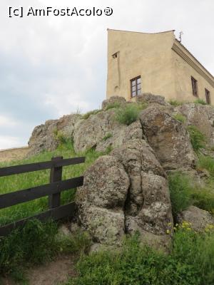 [P16] Pe stânca de bazalt (monument al naturii) Căsuța din vârf străjuie întreaga zonă Rupea - Cetatea Rupea.  » foto by tata123 🔱
 - 
<span class="allrVoted glyphicon glyphicon-heart hidden" id="av742880"></span>
<a class="m-l-10 hidden" id="sv742880" onclick="voting_Foto_DelVot(,742880,18593)" role="button">șterge vot <span class="glyphicon glyphicon-remove"></span></a>
<a id="v9742880" class=" c-red"  onclick="voting_Foto_SetVot(742880)" role="button"><span class="glyphicon glyphicon-heart-empty"></span> <b>LIKE</b> = Votează poza</a> <img class="hidden"  id="f742880W9" src="/imagini/loader.gif" border="0" /><span class="AjErrMes hidden" id="e742880ErM"></span>