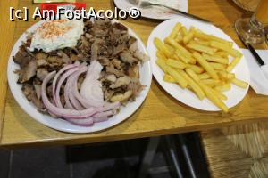 [P23] Chania, Tasty Souvlaki Grill, Gyros & Cartofi Prăjiți cu ceapă roșie și tzatziki » foto by mprofeanu
 - 
<span class="allrVoted glyphicon glyphicon-heart hidden" id="av1265902"></span>
<a class="m-l-10 hidden" id="sv1265902" onclick="voting_Foto_DelVot(,1265902,18732)" role="button">șterge vot <span class="glyphicon glyphicon-remove"></span></a>
<a id="v91265902" class=" c-red"  onclick="voting_Foto_SetVot(1265902)" role="button"><span class="glyphicon glyphicon-heart-empty"></span> <b>LIKE</b> = Votează poza</a> <img class="hidden"  id="f1265902W9" src="/imagini/loader.gif" border="0" /><span class="AjErrMes hidden" id="e1265902ErM"></span>