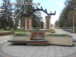 [P14] Razgrad - În parcul central, Fântâna cu emblema orașului. » foto by iulianic
 - 
<span class="allrVoted glyphicon glyphicon-heart hidden" id="av1359425"></span>
<a class="m-l-10 hidden" id="sv1359425" onclick="voting_Foto_DelVot(,1359425,18752)" role="button">șterge vot <span class="glyphicon glyphicon-remove"></span></a>
<a id="v91359425" class=" c-red"  onclick="voting_Foto_SetVot(1359425)" role="button"><span class="glyphicon glyphicon-heart-empty"></span> <b>LIKE</b> = Votează poza</a> <img class="hidden"  id="f1359425W9" src="/imagini/loader.gif" border="0" /><span class="AjErrMes hidden" id="e1359425ErM"></span>