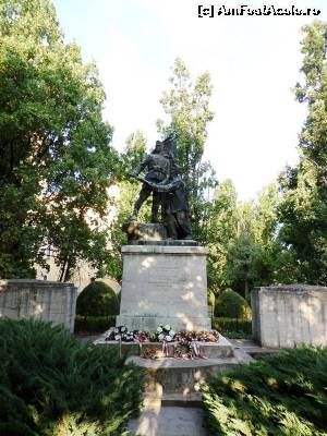 [P19] Gyomaendrőd- Monument dedicat pasoptistilor maghiari » foto by miculprint
 - 
<span class="allrVoted glyphicon glyphicon-heart hidden" id="av639559"></span>
<a class="m-l-10 hidden" id="sv639559" onclick="voting_Foto_DelVot(,639559,18807)" role="button">șterge vot <span class="glyphicon glyphicon-remove"></span></a>
<a id="v9639559" class=" c-red"  onclick="voting_Foto_SetVot(639559)" role="button"><span class="glyphicon glyphicon-heart-empty"></span> <b>LIKE</b> = Votează poza</a> <img class="hidden"  id="f639559W9" src="/imagini/loader.gif" border="0" /><span class="AjErrMes hidden" id="e639559ErM"></span>