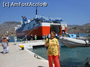 [P05] Pe mare, la Symi - Eu și feribotul Panagia Skiadeni.  » foto by iulianic
 - 
<span class="allrVoted glyphicon glyphicon-heart hidden" id="av1020819"></span>
<a class="m-l-10 hidden" id="sv1020819" onclick="voting_Foto_DelVot(,1020819,18817)" role="button">șterge vot <span class="glyphicon glyphicon-remove"></span></a>
<a id="v91020819" class=" c-red"  onclick="voting_Foto_SetVot(1020819)" role="button"><span class="glyphicon glyphicon-heart-empty"></span> <b>LIKE</b> = Votează poza</a> <img class="hidden"  id="f1020819W9" src="/imagini/loader.gif" border="0" /><span class="AjErrMes hidden" id="e1020819ErM"></span>