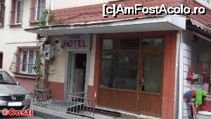 [P27] Intrarea la hotelul Kılınç și mașina mea, pe „locul de parcare rezervat”. :))  » foto by Costi
 - 
<span class="allrVoted glyphicon glyphicon-heart hidden" id="av640172"></span>
<a class="m-l-10 hidden" id="sv640172" onclick="voting_Foto_DelVot(,640172,18826)" role="button">șterge vot <span class="glyphicon glyphicon-remove"></span></a>
<a id="v9640172" class=" c-red"  onclick="voting_Foto_SetVot(640172)" role="button"><span class="glyphicon glyphicon-heart-empty"></span> <b>LIKE</b> = Votează poza</a> <img class="hidden"  id="f640172W9" src="/imagini/loader.gif" border="0" /><span class="AjErrMes hidden" id="e640172ErM"></span>