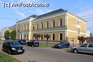 [P68] Carei, Liceul Teologic Romano-Catolic Josephus Calantius, are la intrare bustul lui Simion Bărnuțiu, fost gimnaziu piarist, din anul 1887, aici a învățat și poetul Ady Endre » foto by mprofeanu
 - 
<span class="allrVoted glyphicon glyphicon-heart hidden" id="av1069703"></span>
<a class="m-l-10 hidden" id="sv1069703" onclick="voting_Foto_DelVot(,1069703,18846)" role="button">șterge vot <span class="glyphicon glyphicon-remove"></span></a>
<a id="v91069703" class=" c-red"  onclick="voting_Foto_SetVot(1069703)" role="button"><span class="glyphicon glyphicon-heart-empty"></span> <b>LIKE</b> = Votează poza</a> <img class="hidden"  id="f1069703W9" src="/imagini/loader.gif" border="0" /><span class="AjErrMes hidden" id="e1069703ErM"></span>